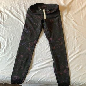 Frozen flourish Lululemon leggings